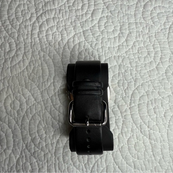 Marc Jacobs Silver and Black Skull Pirate Watch - Picture 11 of 12